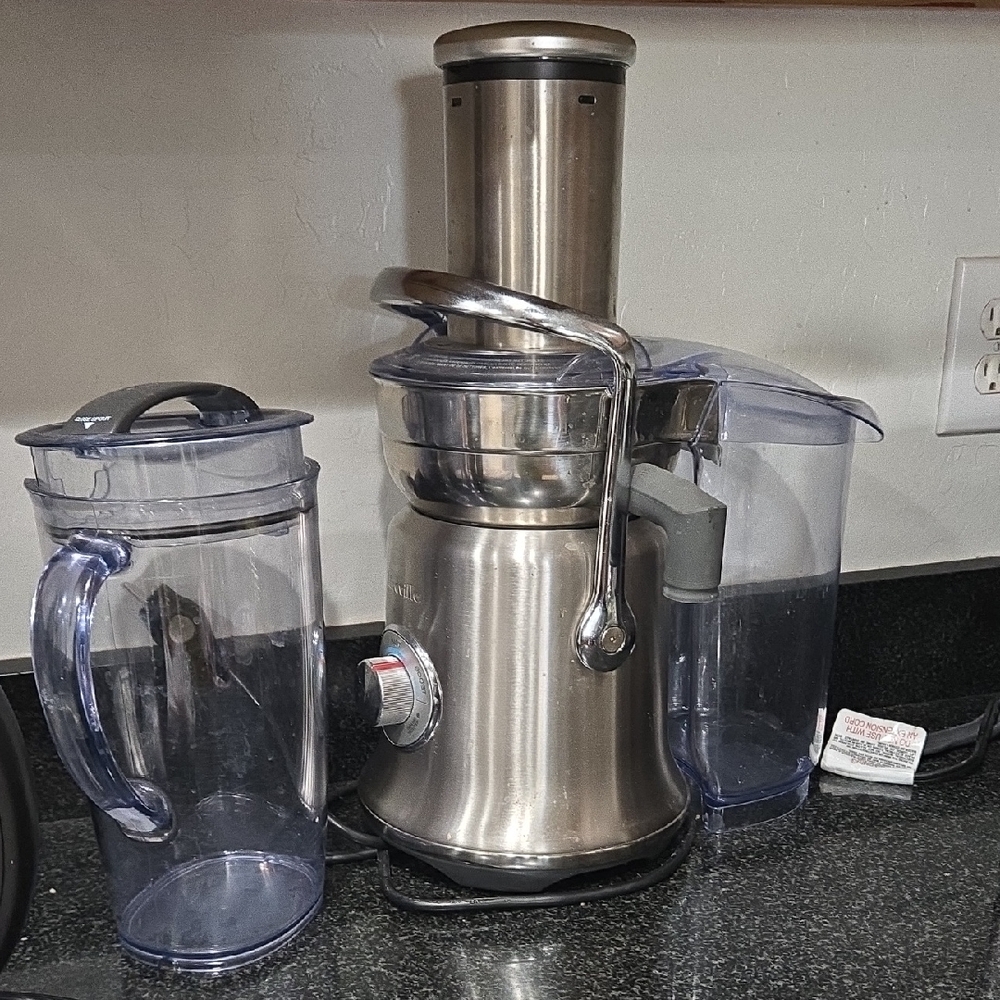 Breville Silver Juicer with Clear Containers